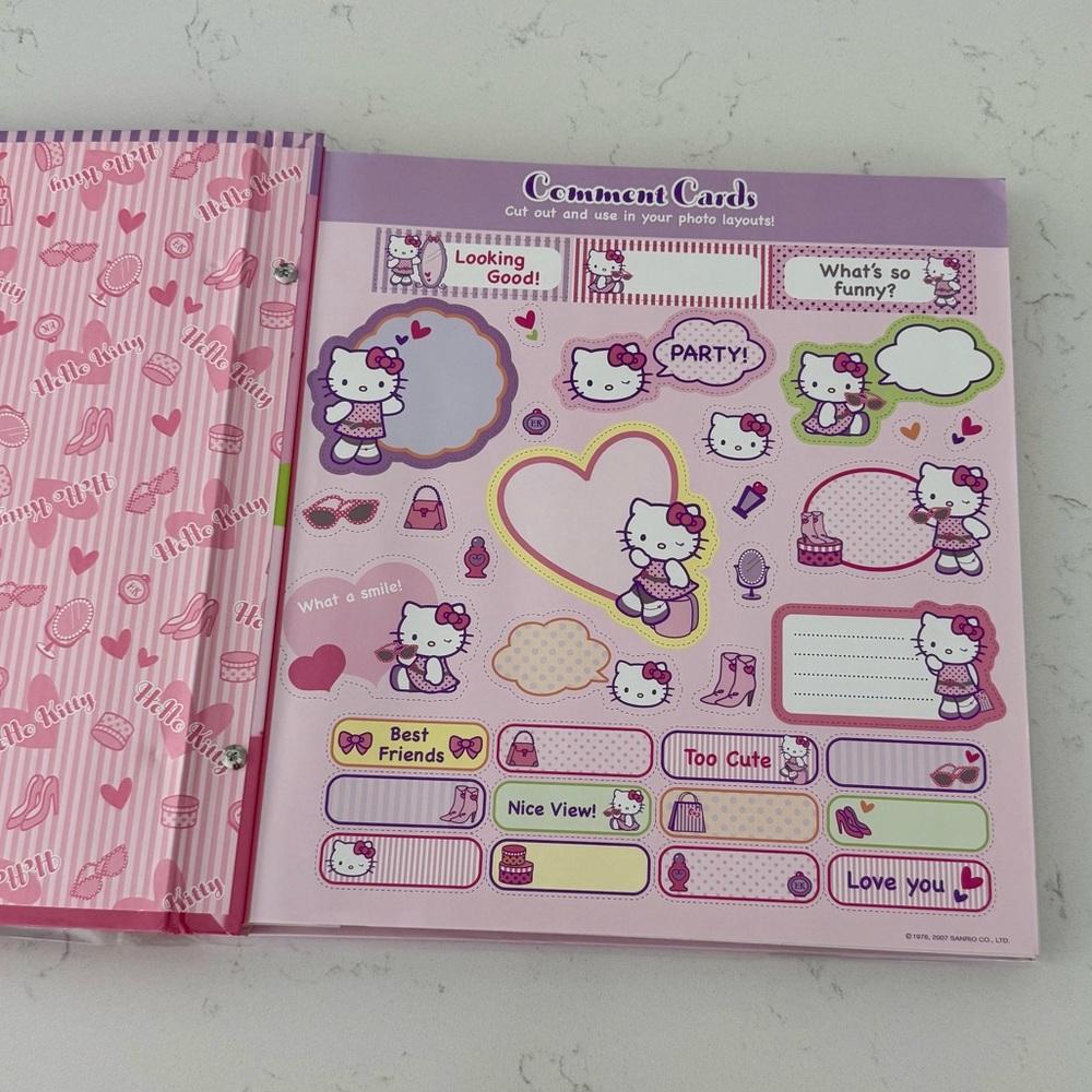 2007 Hello Kitty photo album - Picture 2 of 5